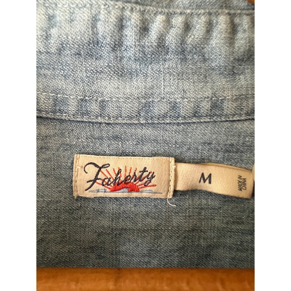 Faherty Womens Tried & True Chambray Classic Shirt Medium Linen Blend Tencel - Picture 3 of 14